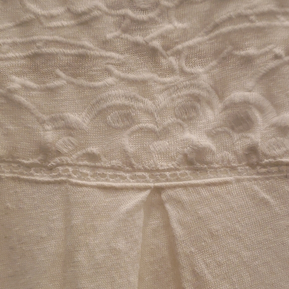 Maternity A Pee in the Pod White floral tank - Picture 3 of 7